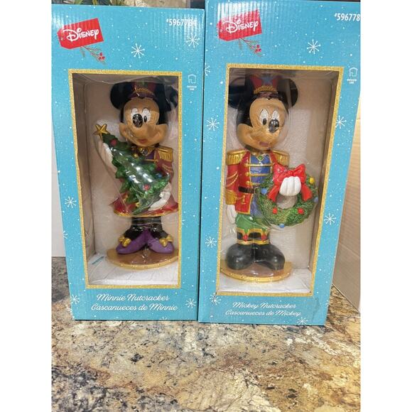 Disney 15-in Mickey and Minnie Mouse Nutcracker Decoration NIB - Picture 2 of 8